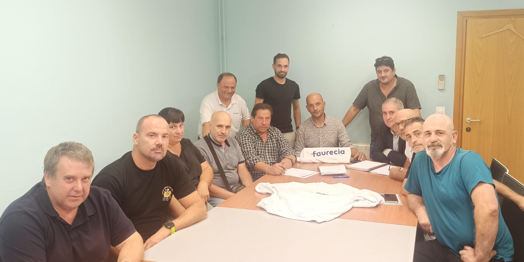 O alcalde traslada o apoio do Concello do Porriño aos traballadores de Faurecia