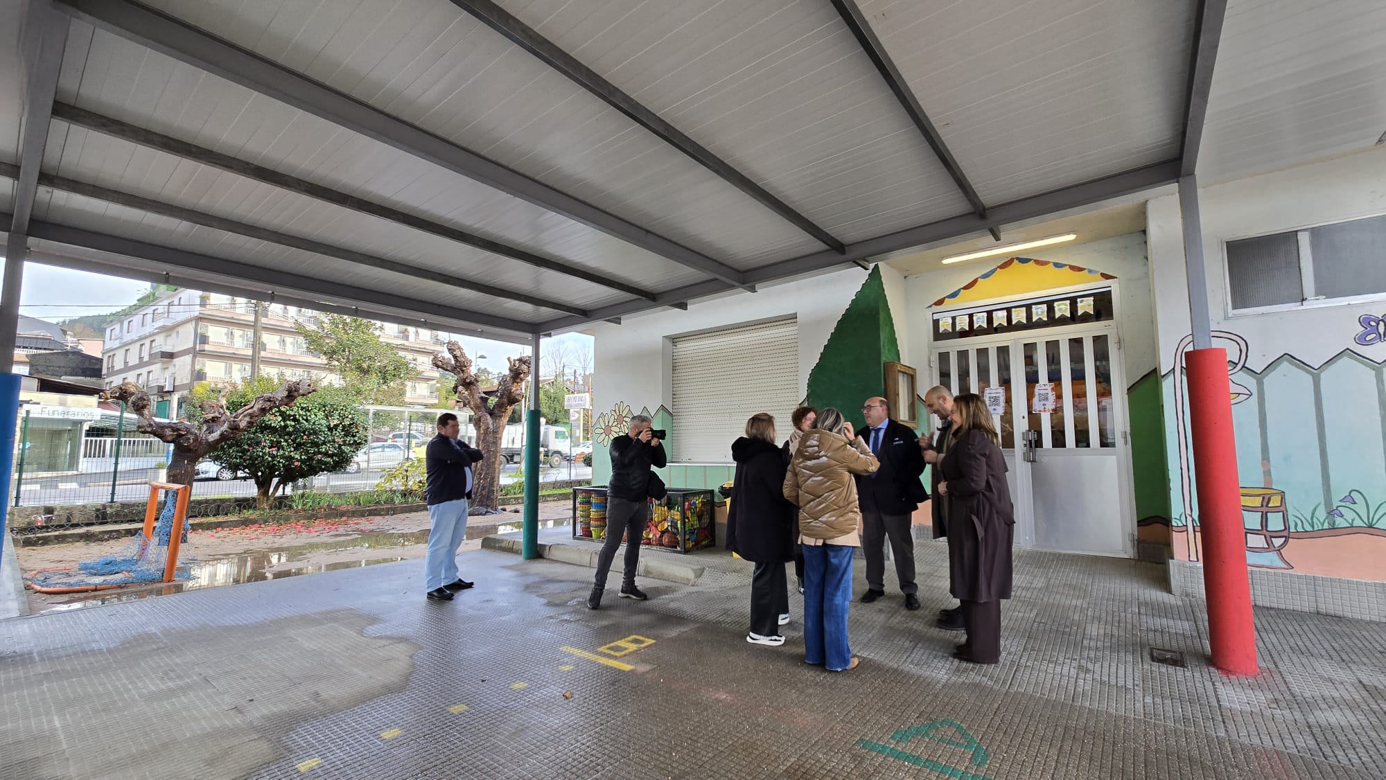 O CEIP Xosé Fernández López estrea cuberta no patio de infantil