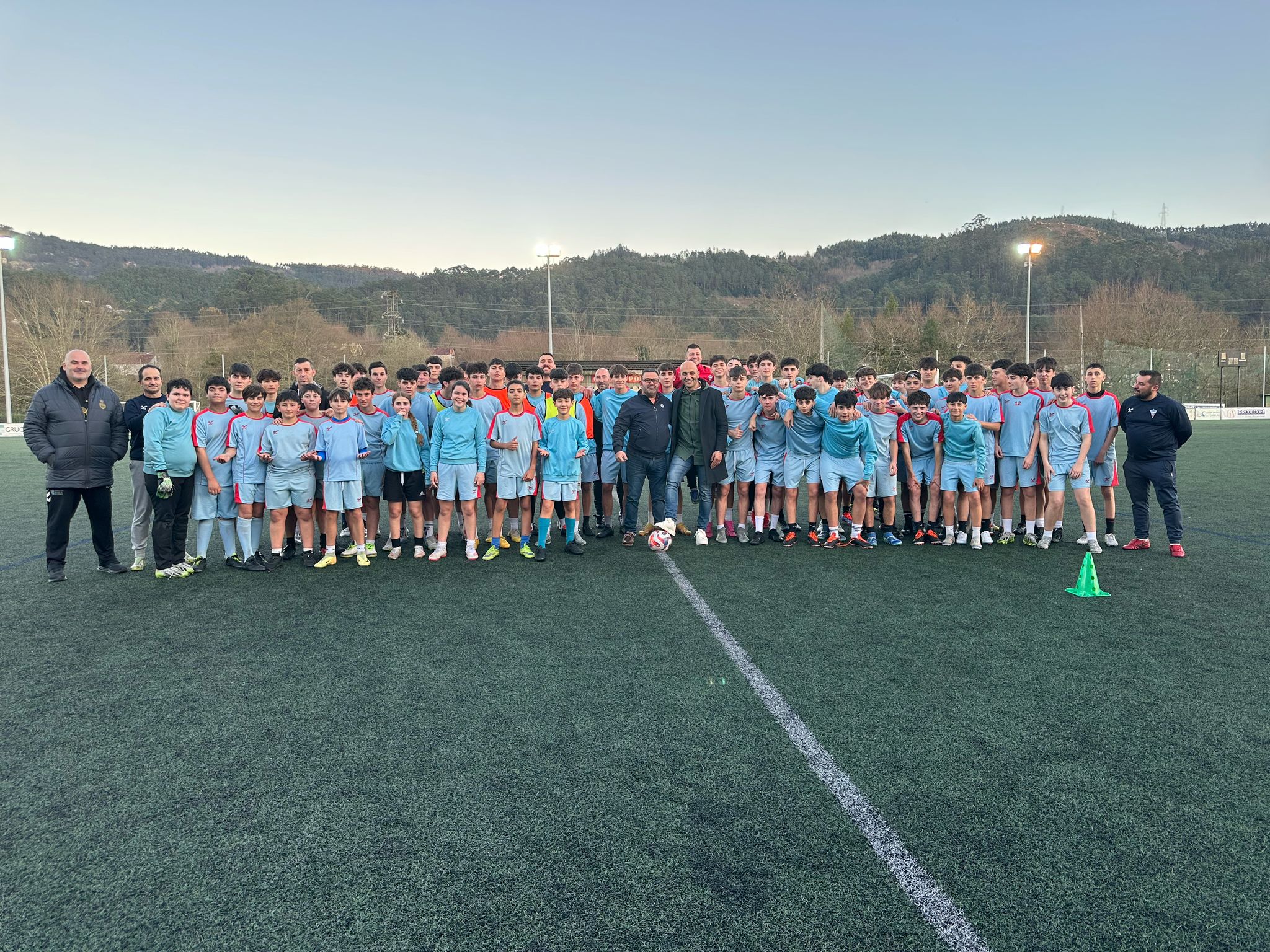 O Porriño executará obras de mellora do alumeado no Campo de fútbol O Carballo de Atios