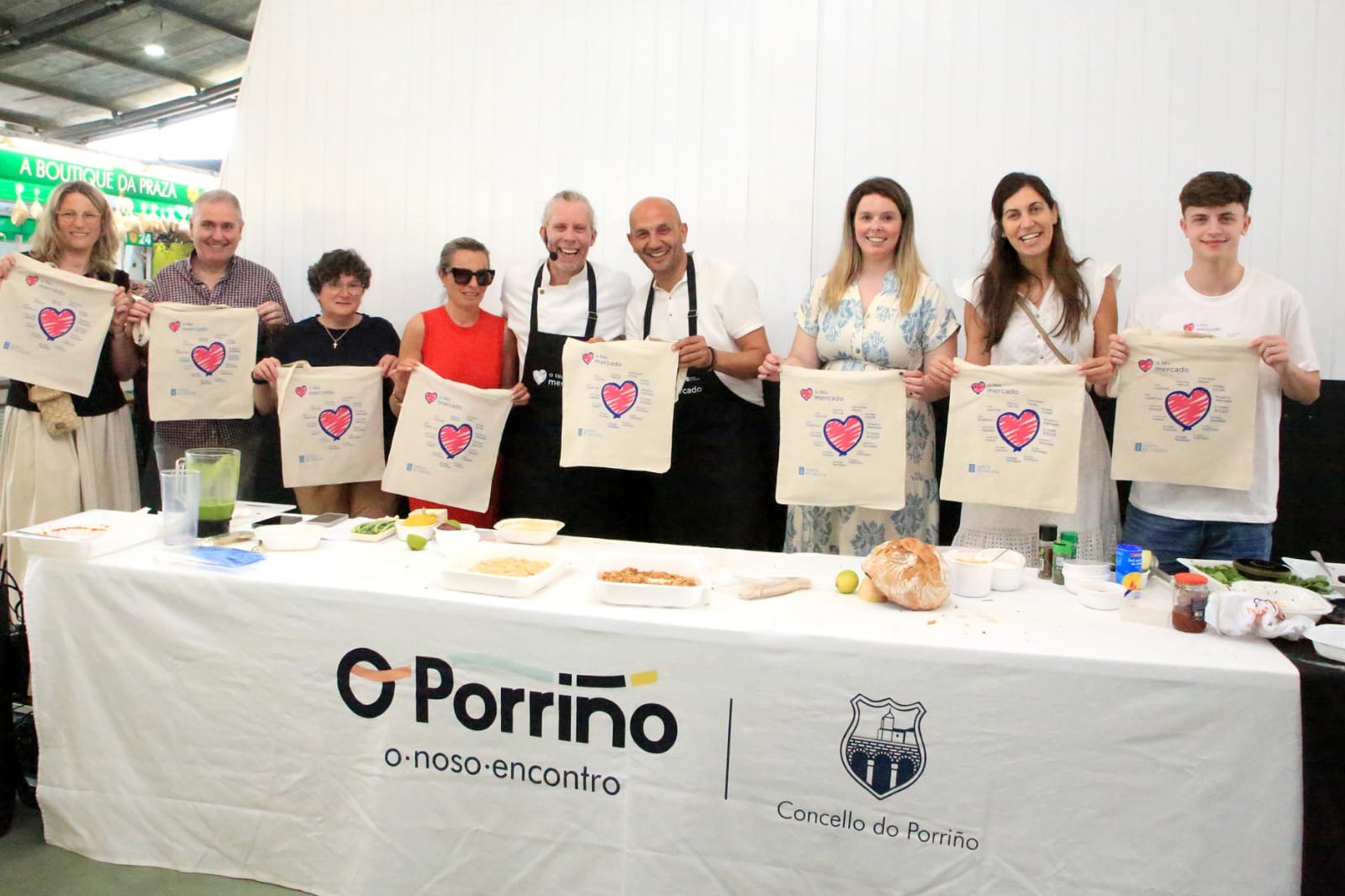 O Concello do Porriño celebra "Quere o teu mercado" cun showcooking especial do cociñeiro Julio Mato