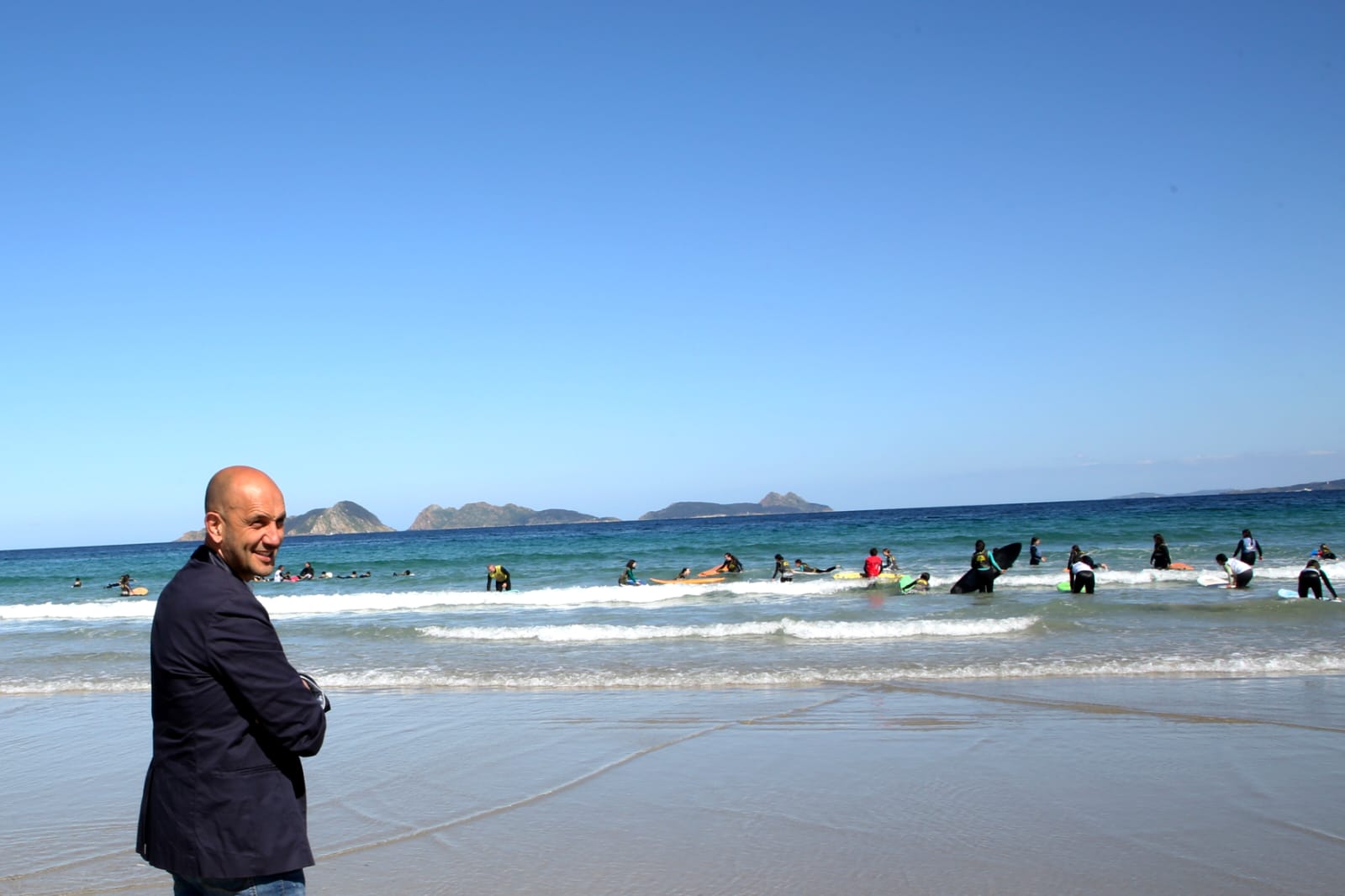 Máis de 200 alumnos participan no “Bautismo de Surf” organizado polo Concello do Porriño