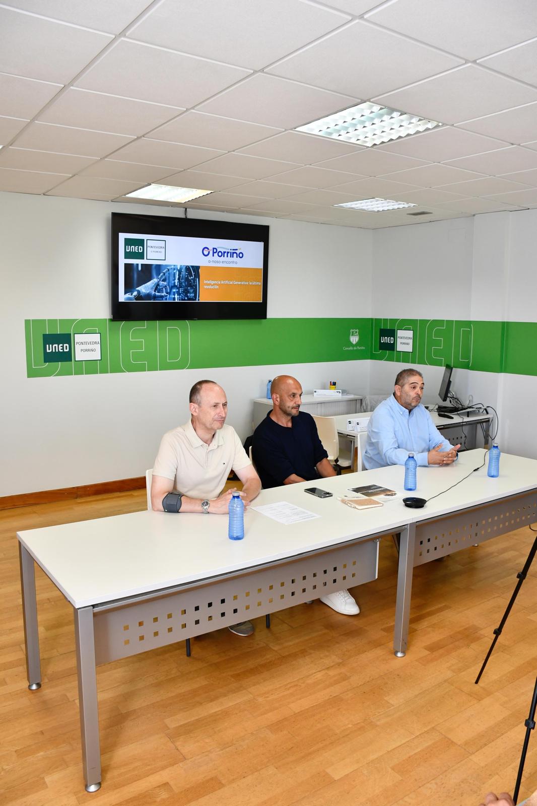 O Porriño presenta o curso "Intelixencia Artificial Xerativa: a última revolución" da UNED cunha alta participación