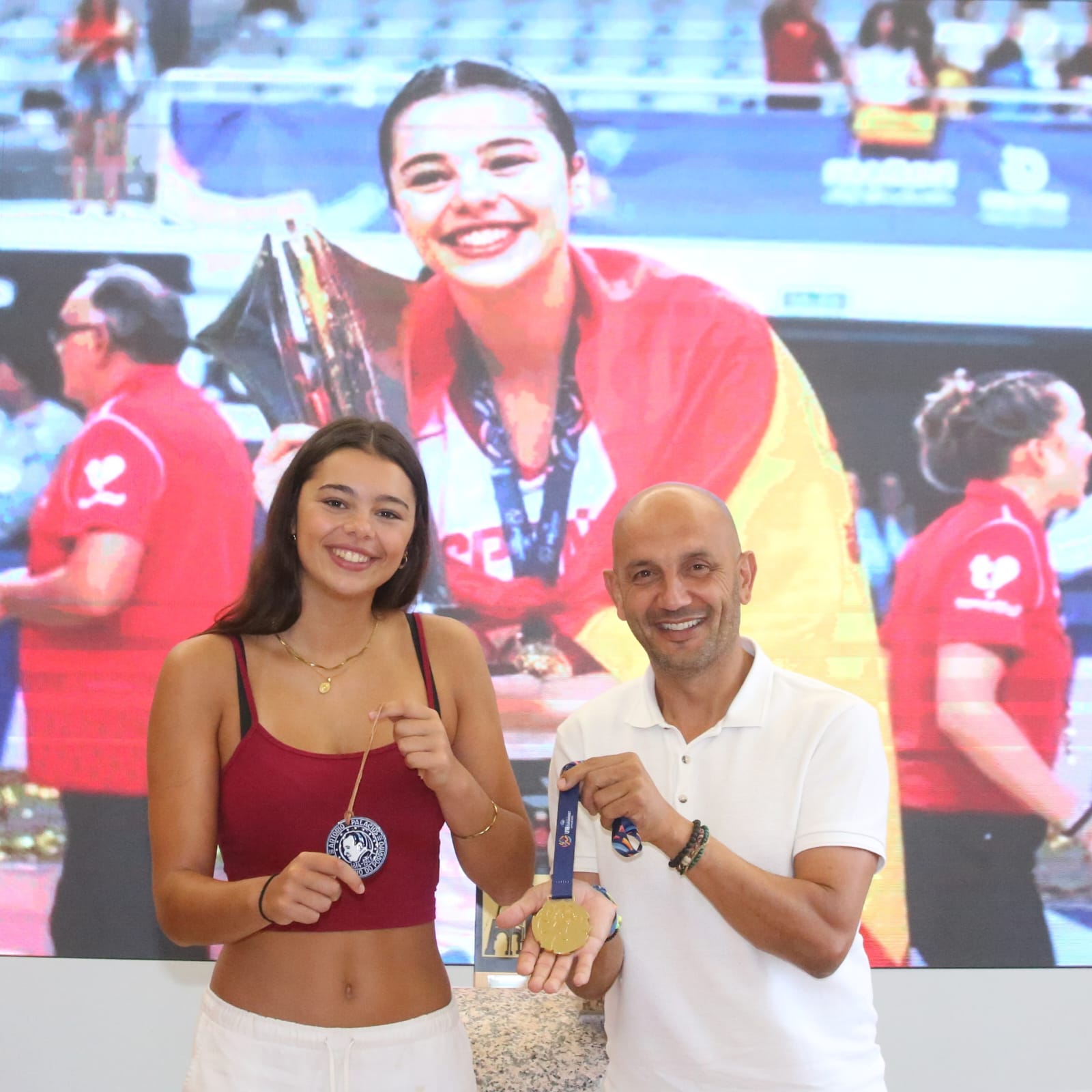 Noelia Mouriño desfruta no Porriño da súa medalla de ouro antes de cruzar o Atlántico
