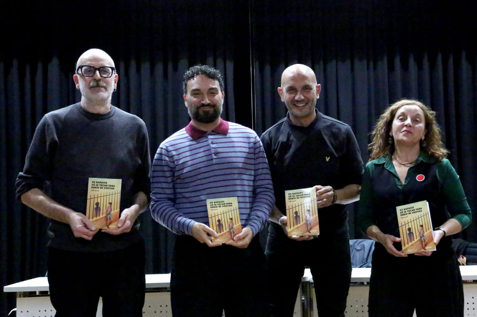 O talento teatral brilla no Porriño coa presentación do libro "Os rapaces só se tocan para darse de hostias"