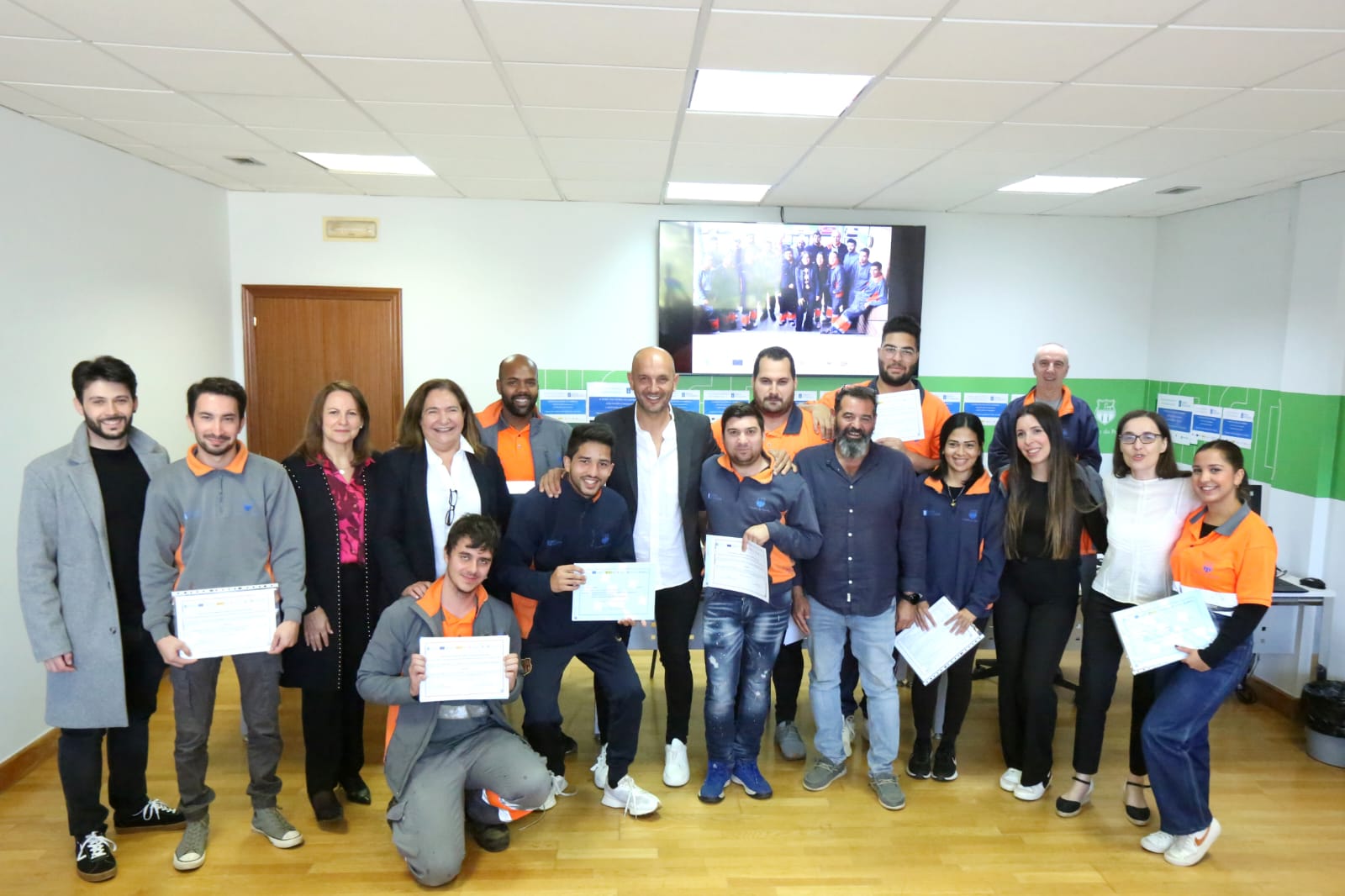 "O Noso Encontro co Emprego" conclúe con 16 mozos formados e obras executadas no paseo do Louro e no polígono da Granxa