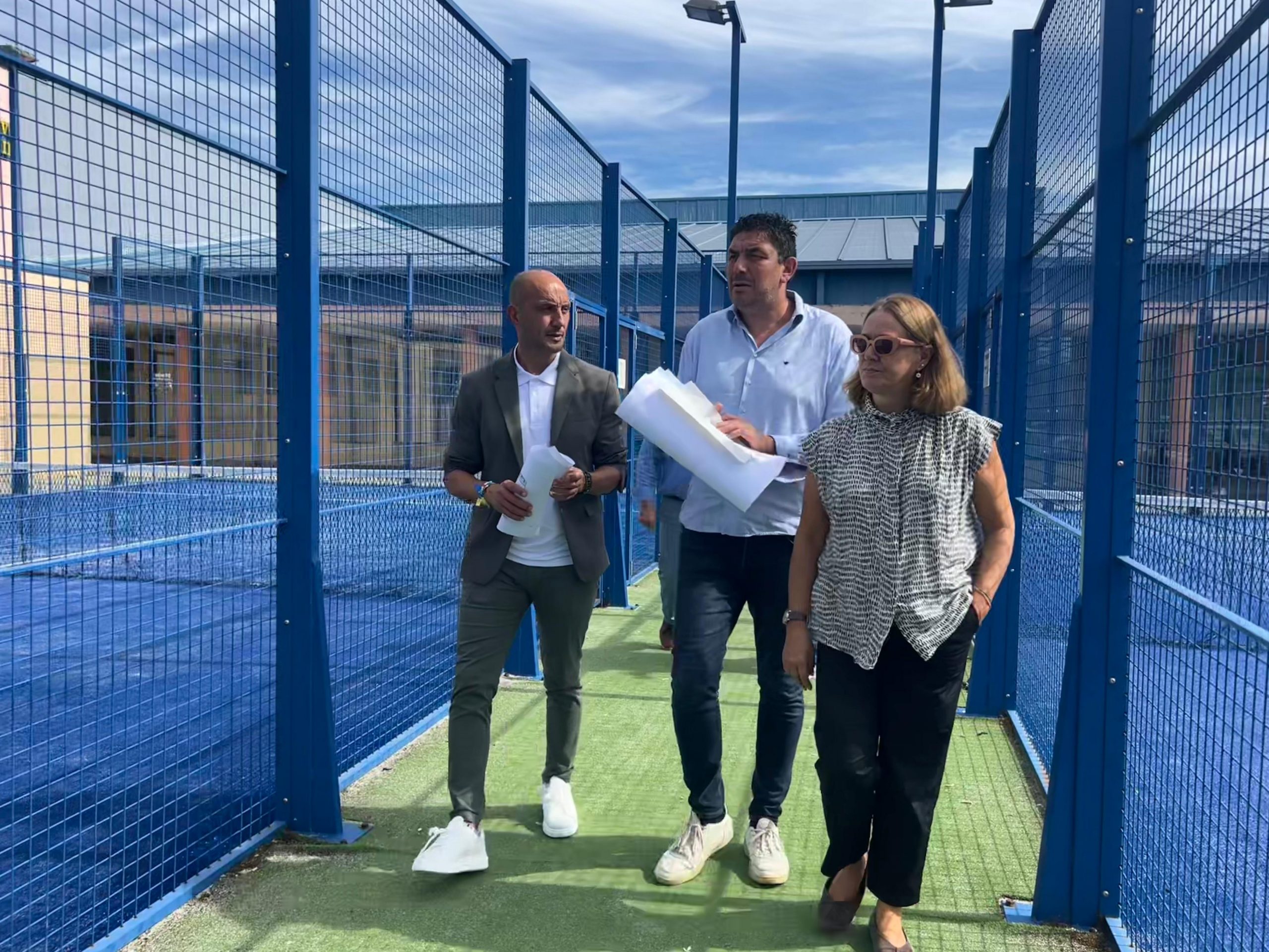 O Concello cubrirá as pistas de pádel e renovará toda a contorna exterior do polideportivo municipal