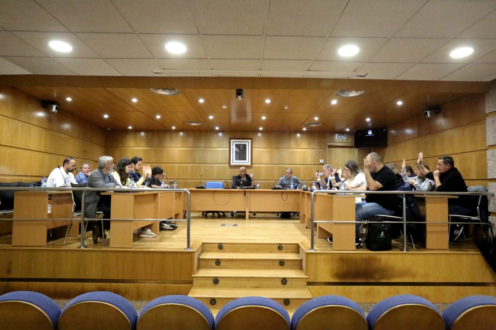 O Concello aproba os novos pregos do Servizo de Axuda no Fogar cun incremento do prezo/hora e melloras laborais obrigatorias para a empresa adxudicataria