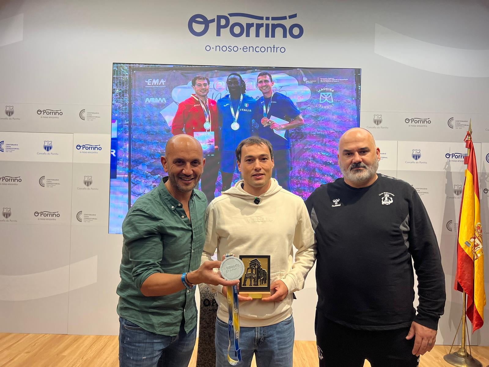 <a class="amazingslider-posttitle-link" href="https://oporrino.org/o-porrino-homenaxea-ao-atleta-sergio-rodriguez-tras-proclamarse-subcampion-de-europa-master-en-200-metros/" target="_self">O Porriño homenaxea ao atleta Sergio Rodríguez tras proclamarse subcampión de Europa Máster en 200 metros</a> O Porriño homenaxea ao atleta Sergio Rodríguez tras proclamarse subcampión de Europa Máster en 200 metros