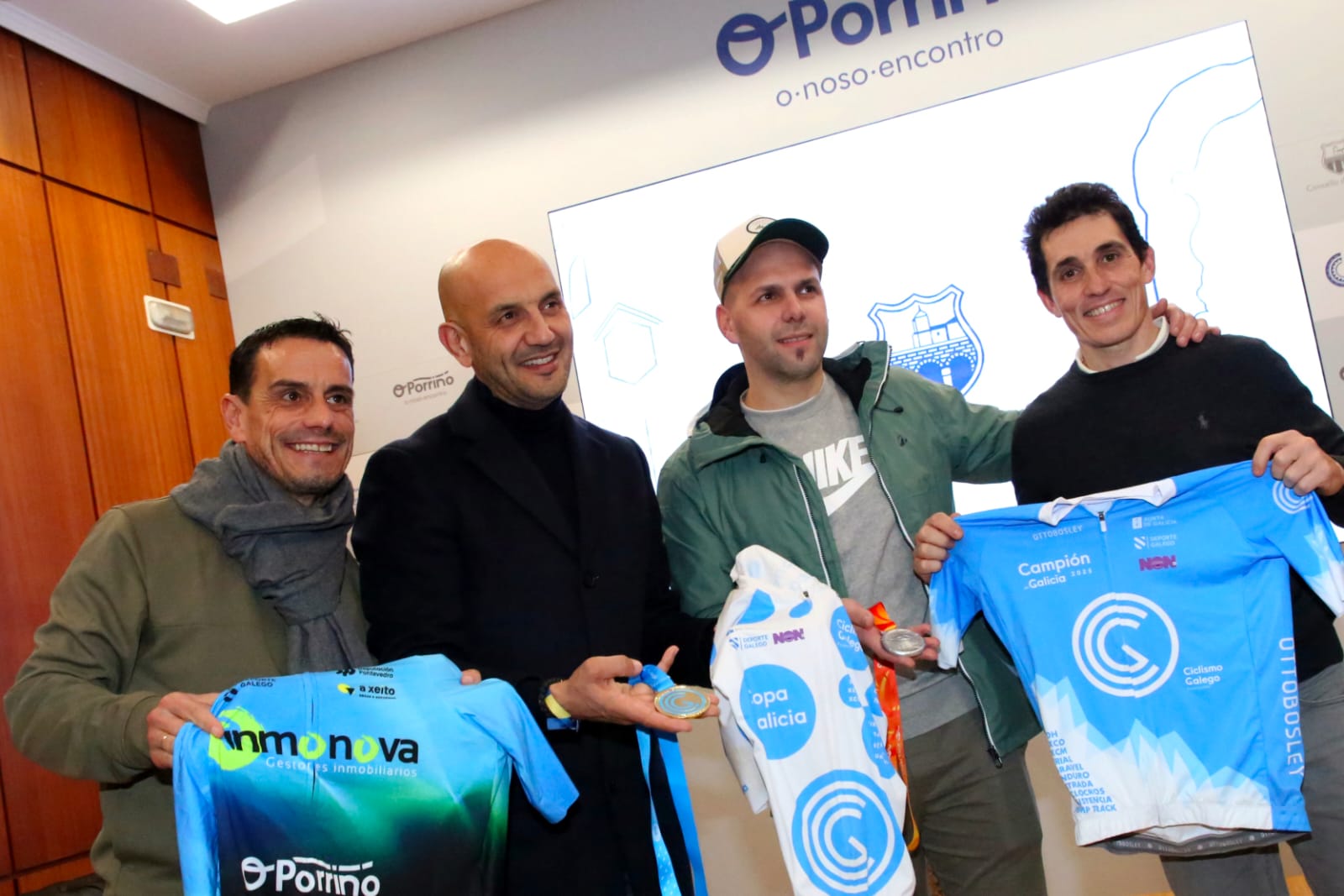 O Club Ciclista Grupeta Pan de Zarko recibe o recoñecemento do Concello do Porriño polos seus éxitos deportivos