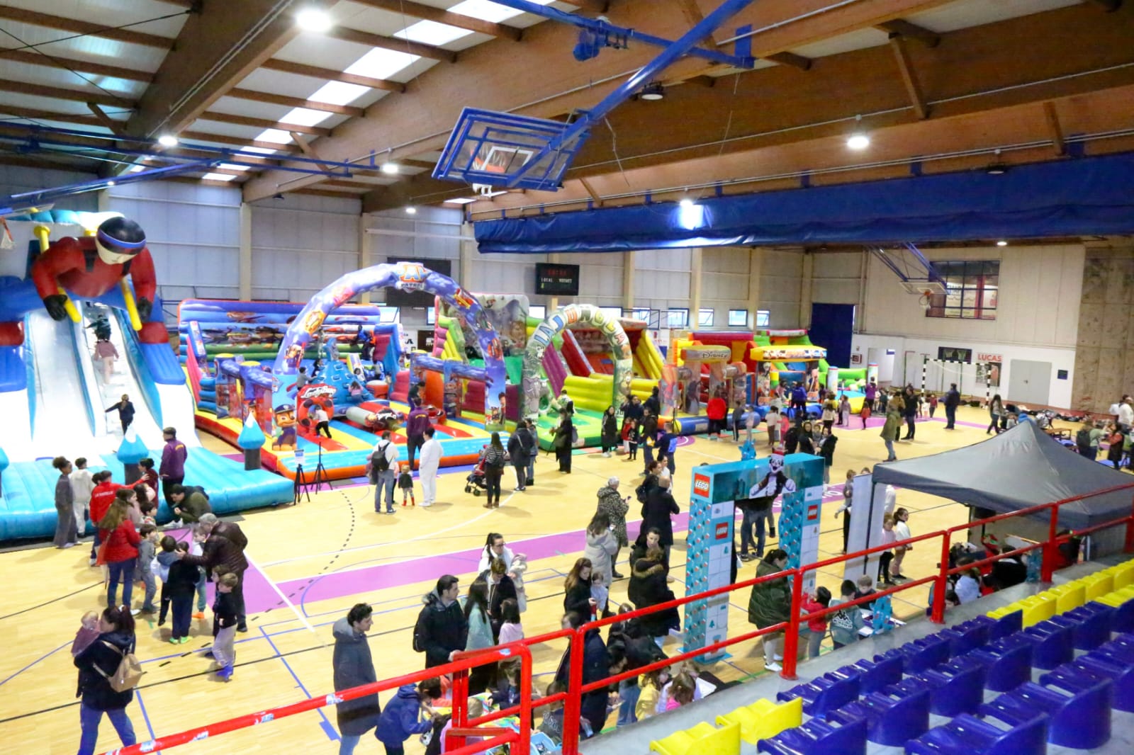 Arrancan tres días de diversión co Porriño Peque Fest, a gran antesala infantil á Cabalgata de Reis