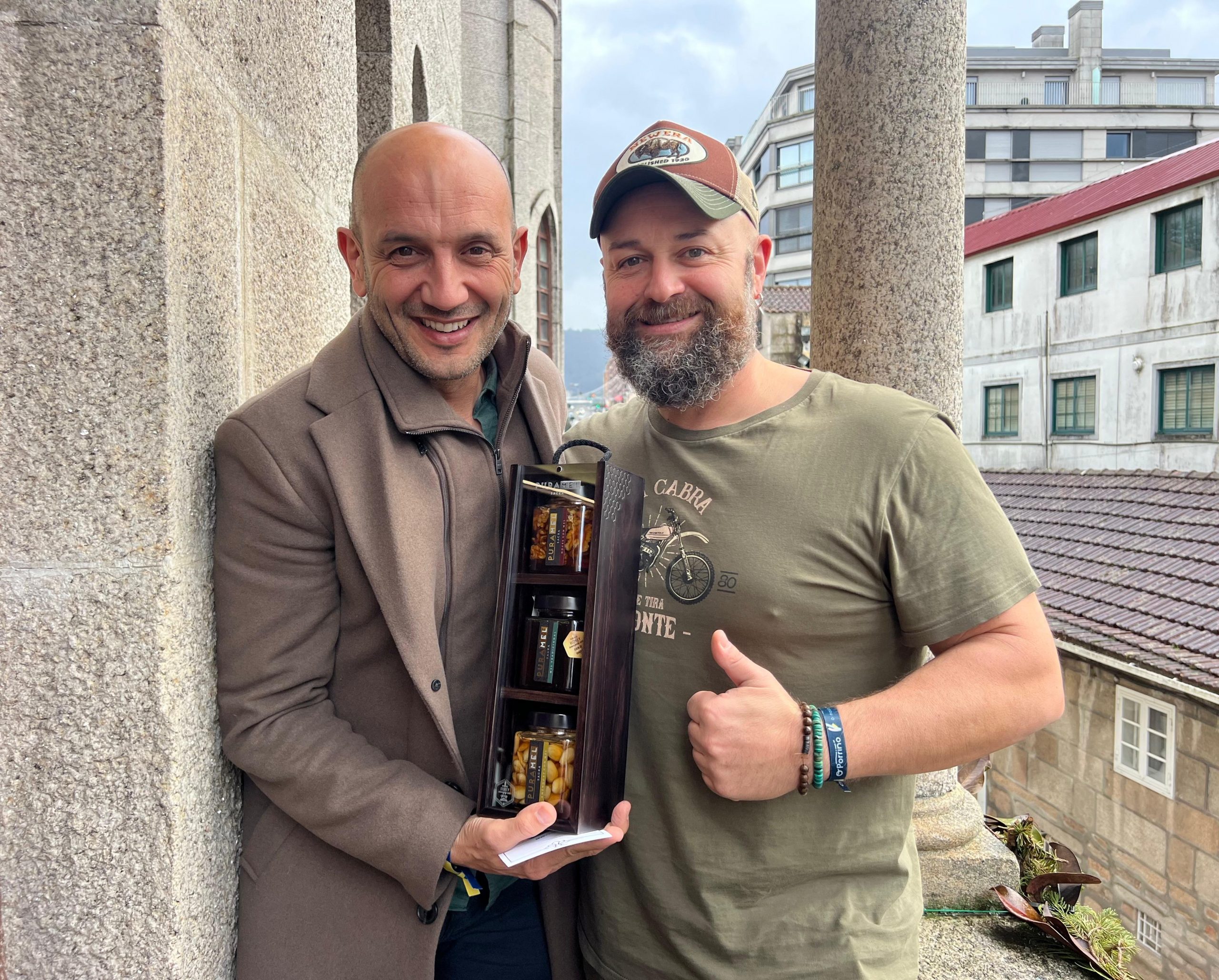 <a class="amazingslider-posttitle-link" href="https://oporrino.org/o-concello-do-porrino-recibe-a-toni-fernandez-tras-acadar-duas-medallas-de-ouro-en-paris-co-seu-mel/" target="_self">O Concello do Porriño recibe a Toni Fernández tras acadar dúas medallas de ouro en París co seu mel</a> O Concello do Porriño recibe a Toni Fernández tras acadar dúas medallas de ouro en París co seu mel