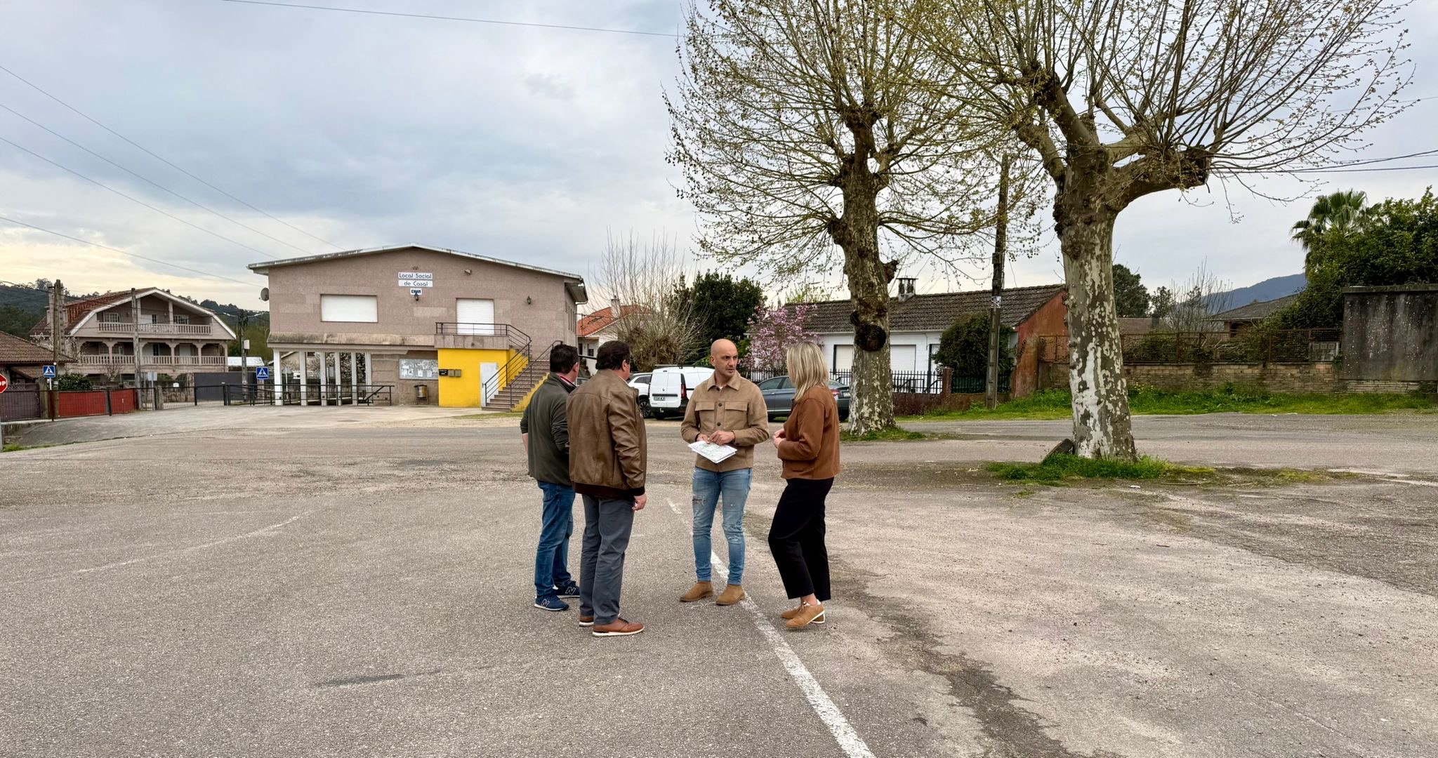 O Concello do Porriño impulsa a mellora integral do entorno do local social do Casal, en Budiño